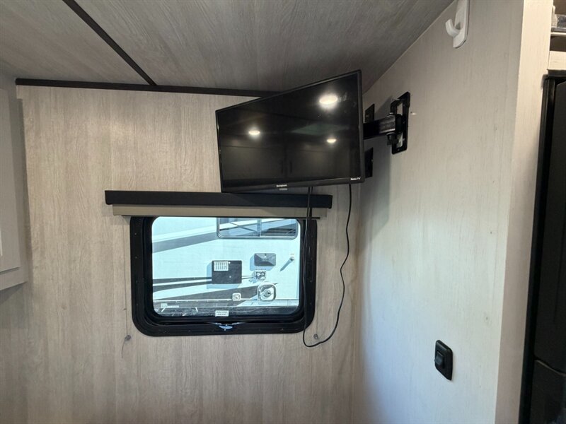 2024 Genesis Supreme Sea Breeze 27RLS   - Photo 14 - Hemet, CA 92544