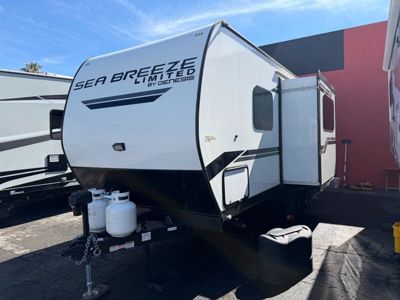 2024 Genesis Supreme Sea Breeze 27RLS   - Photo 3 - Hemet, CA 92544
