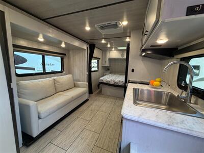 2024 Genesis Supreme Sea Breeze 27RLS   - Photo 5 - Hemet, CA 92544