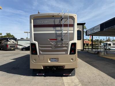 2016 Fleetwood Bounder 35K   - Photo 4 - Hemet, CA 92544
