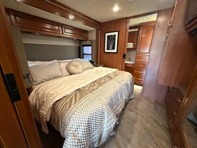 2016 Fleetwood Bounder 35K   - Photo 17 - Hemet, CA 92544