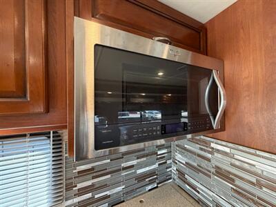 2016 Fleetwood Bounder 35K   - Photo 10 - Hemet, CA 92544