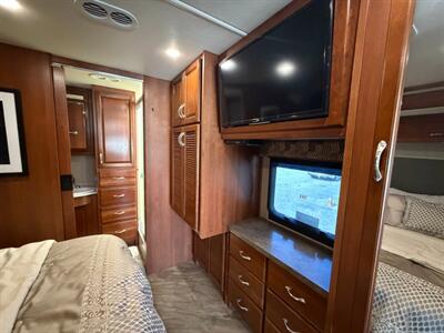 2016 Fleetwood Bounder 35K   - Photo 18 - Hemet, CA 92544
