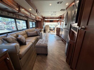 2016 Fleetwood Bounder 35K   - Photo 24 - Hemet, CA 92544