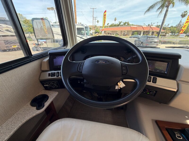2016 Fleetwood Bounder 35K   - Photo 26 - Hemet, CA 92544