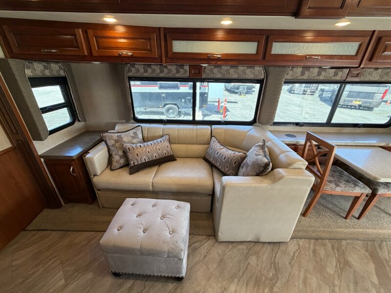 2016 Fleetwood Bounder 35K   - Photo 12 - Hemet, CA 92544