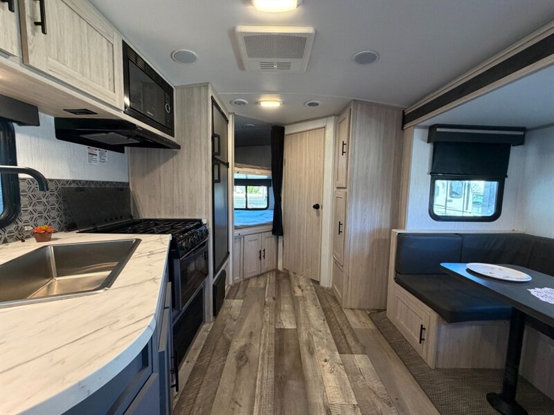 2022 Heartland Sundance Ultra Lite 241BH   - Photo 8 - Hemet, CA 92544