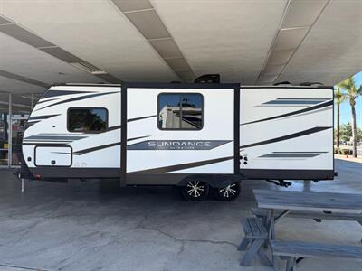 2022 Heartland Sundance Ultra Lite 241BH   - Photo 3 - Hemet, CA 92544