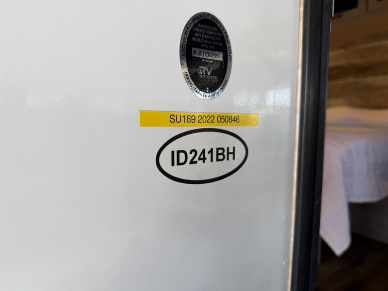 2022 Heartland Sundance Ultra Lite 241BH   - Photo 5 - Hemet, CA 92544