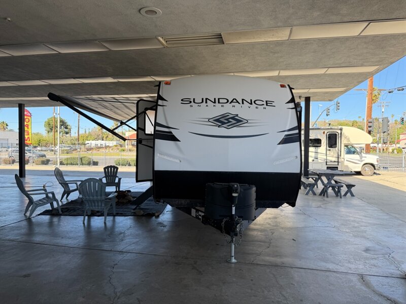 2022 Heartland Sundance Ultra Lite 241BH   - Photo 2 - Hemet, CA 92544