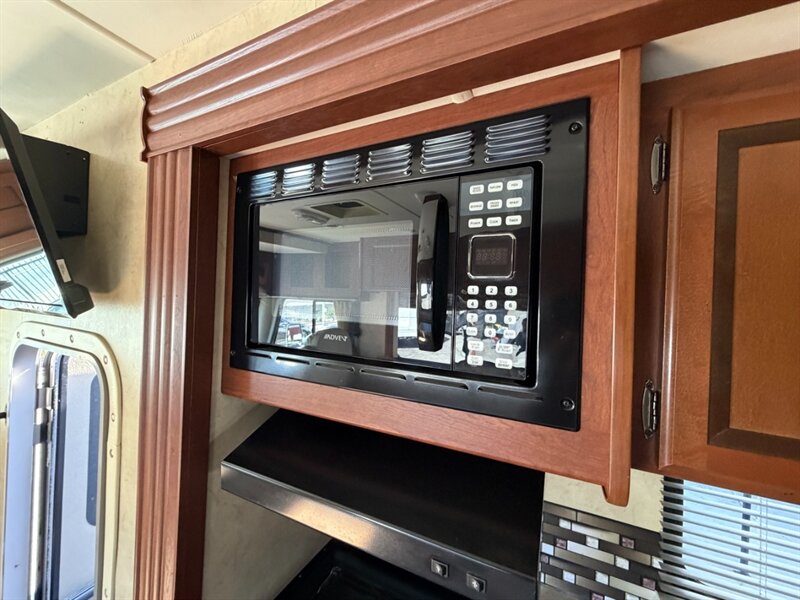 2013 Thor A.C.E 27.1   - Photo 14 - Hemet, CA 92544