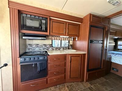 2013 Thor A.C.E 27.1   - Photo 13 - Hemet, CA 92544