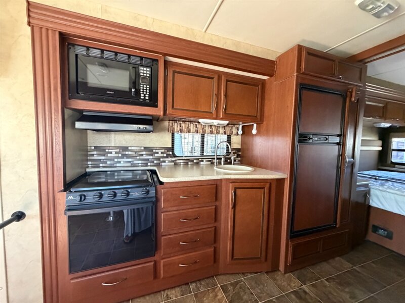2013 Thor A.C.E 27.1   - Photo 13 - Hemet, CA 92544