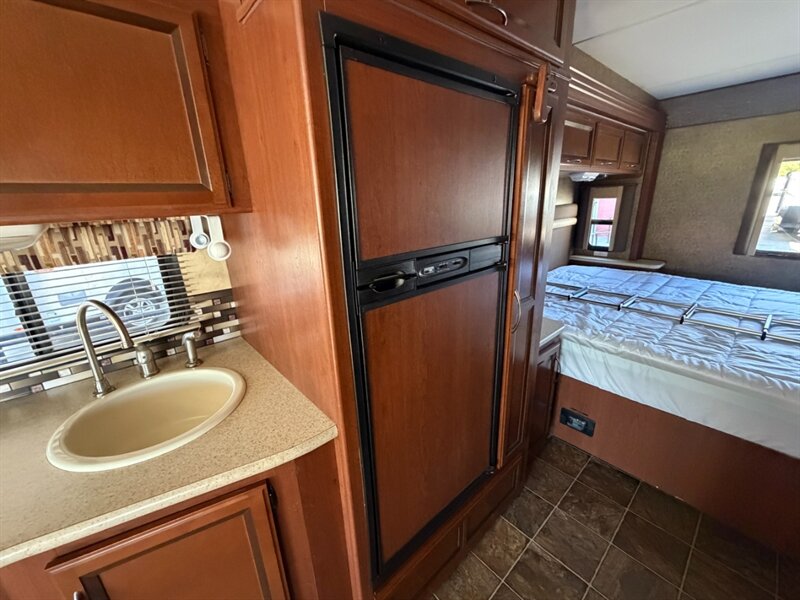 2013 Thor A.C.E 27.1   - Photo 16 - Hemet, CA 92544