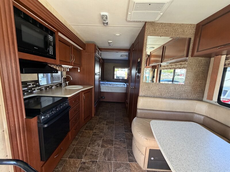 2013 Thor A.C.E 27.1   - Photo 12 - Hemet, CA 92544