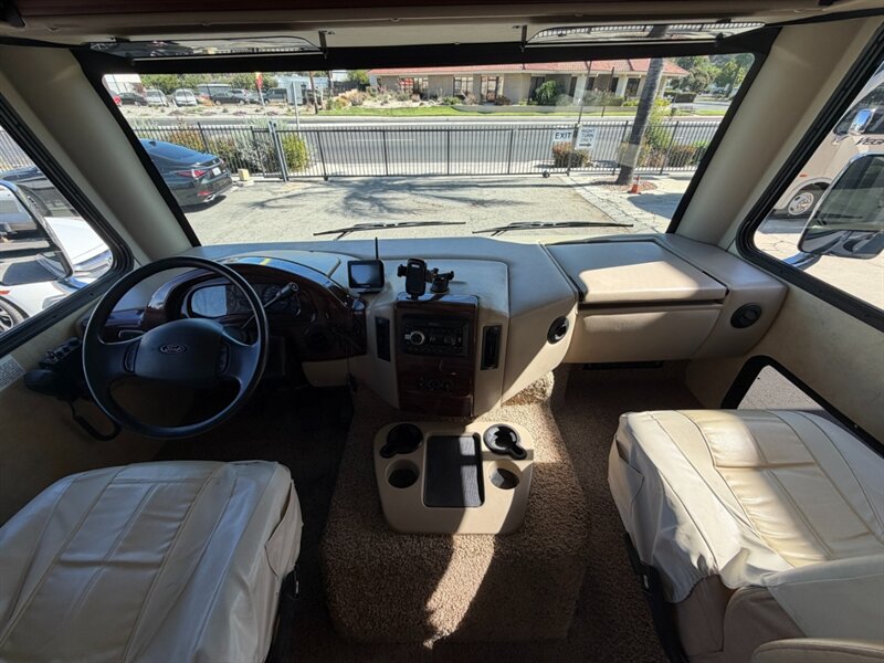 2013 Thor A.C.E 27.1   - Photo 10 - Hemet, CA 92544