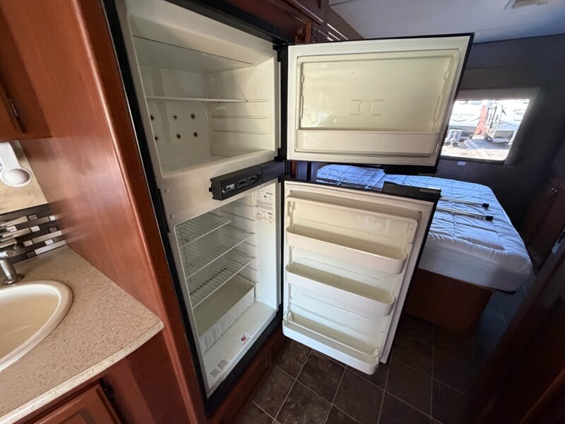 2013 Thor A.C.E 27.1   - Photo 17 - Hemet, CA 92544