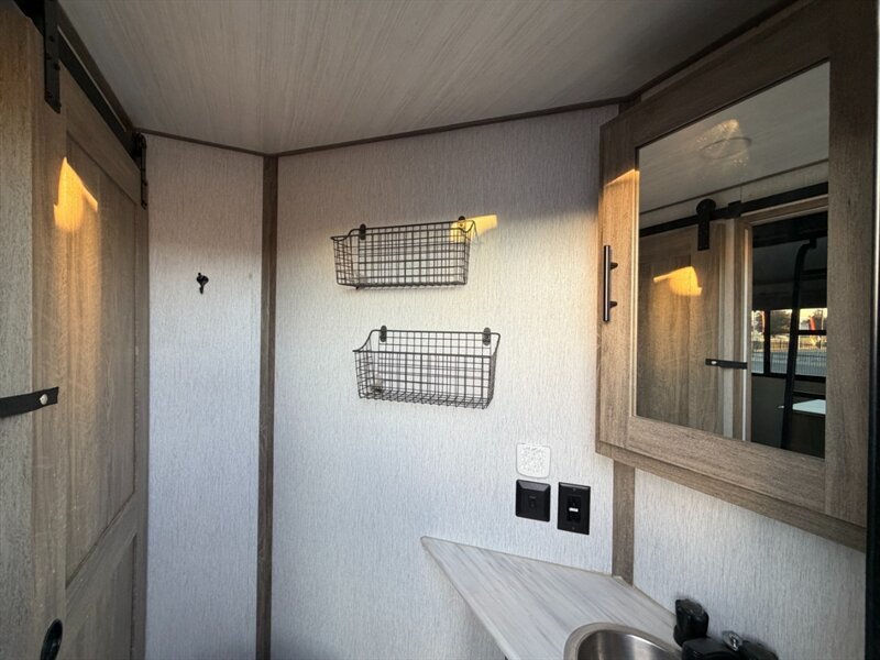 2022 Forest River Wildwood 353BED   - Photo 22 - Hemet, CA 92544