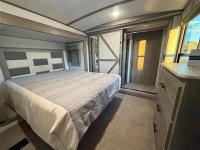 2022 Forest River Wildwood 353BED   - Photo 27 - Hemet, CA 92544