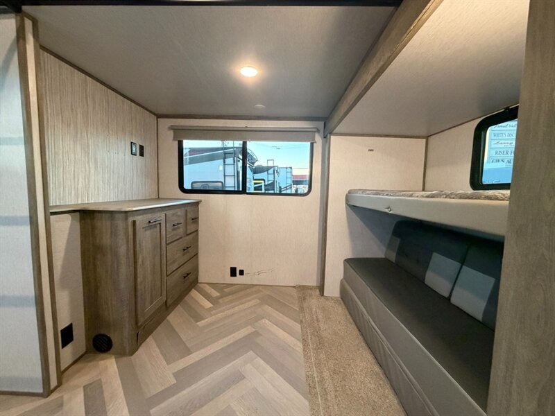 2022 Forest River Wildwood 353BED   - Photo 15 - Hemet, CA 92544