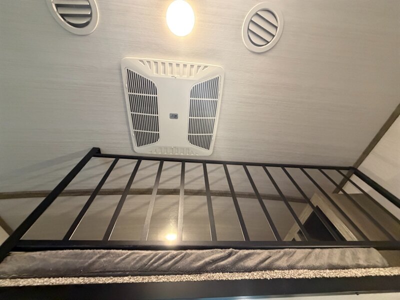 2022 Forest River Wildwood 353BED   - Photo 18 - Hemet, CA 92544