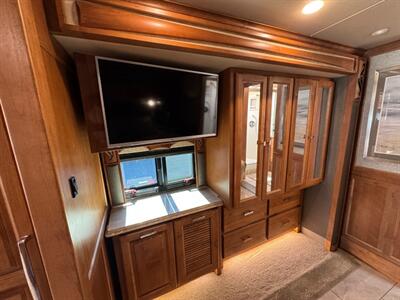 2018 Tiffin Phaeton 37BH   - Photo 18 - Hemet, CA 92544