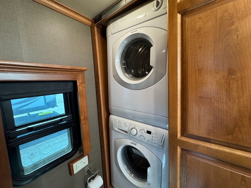 2018 Tiffin Phaeton 37BH   - Photo 27 - Hemet, CA 92544