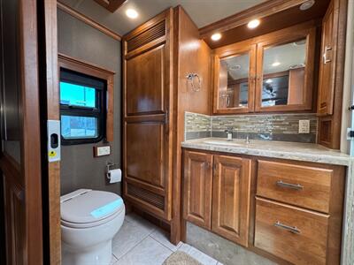 2018 Tiffin Phaeton 37BH   - Photo 22 - Hemet, CA 92544