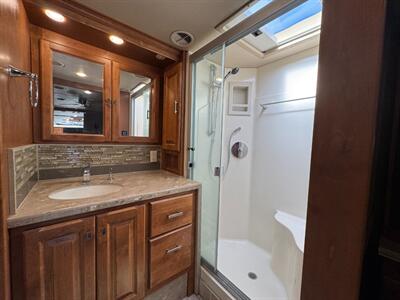 2018 Tiffin Phaeton 37BH   - Photo 24 - Hemet, CA 92544