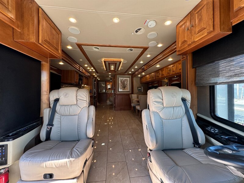2018 Tiffin Phaeton 37BH   - Photo 3 - Hemet, CA 92544