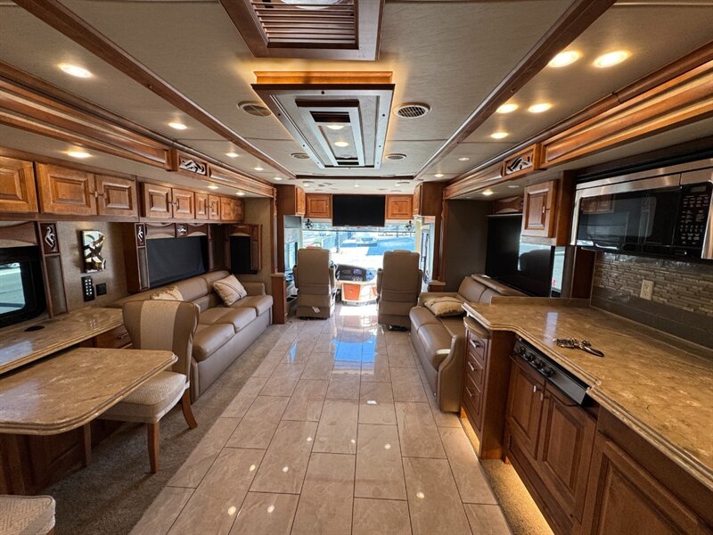 2018 Tiffin Phaeton 37BH   - Photo 4 - Hemet, CA 92544
