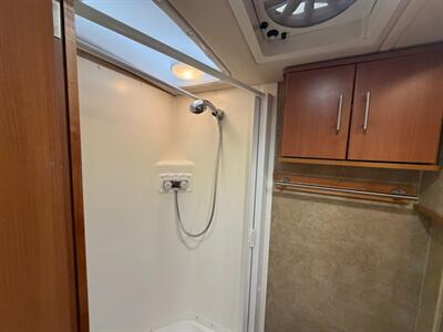 2012 Winnebago Via 25T - Photo 14 - Hemet, CA 92544