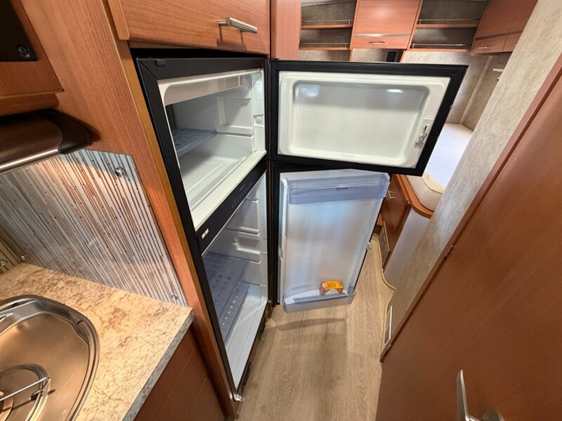 2012 Winnebago Via 25T   - Photo 13 - Hemet, CA 92544