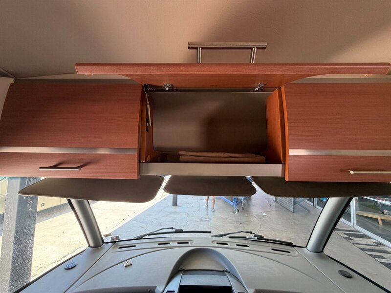 2012 Winnebago Via 25T   - Photo 26 - Hemet, CA 92544