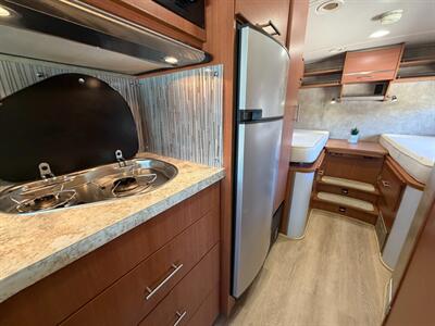 2012 Winnebago Via 25T - Photo 12 - Hemet, CA 92544