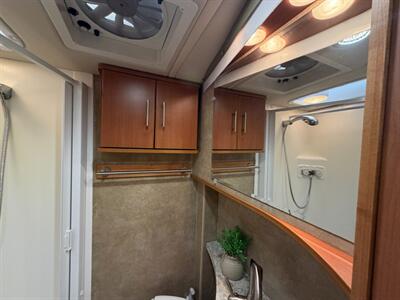 2012 Winnebago Via 25T - Photo 16 - Hemet, CA 92544