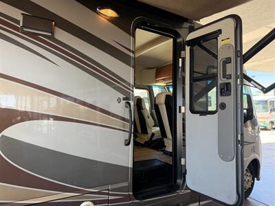2012 Winnebago Via 25T - Photo 6 - Hemet, CA 92544