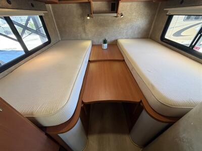 2012 Winnebago Via 25T - Photo 21 - Hemet, CA 92544