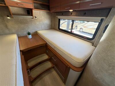 2012 Winnebago Via 25T - Photo 19 - Hemet, CA 92544