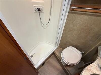 2012 Winnebago Via 25T - Photo 15 - Hemet, CA 92544