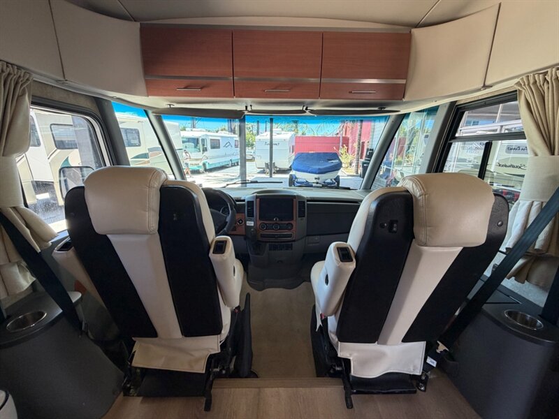 2012 Winnebago Via 25T   - Photo 24 - Hemet, CA 92544