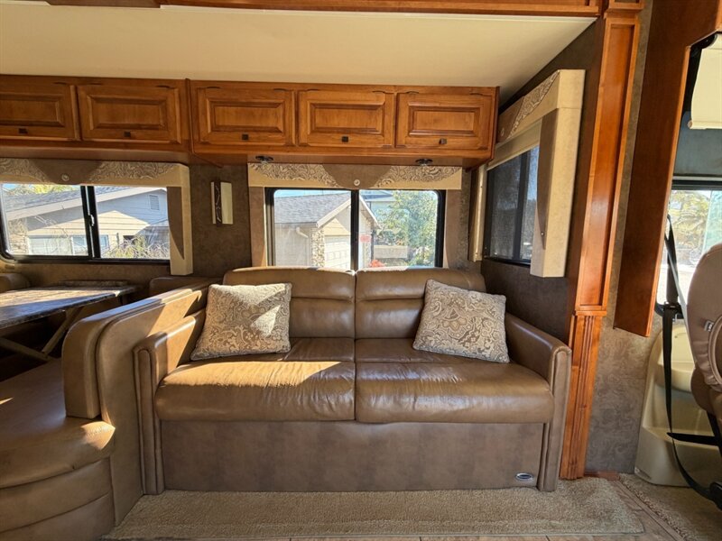 2014 Tiffin Allegro 35QBA   - Photo 15 - Hemet, CA 92544