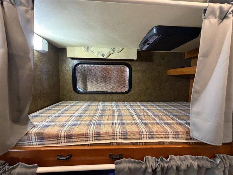 2014 Tiffin Allegro 35QBA   - Photo 20 - Hemet, CA 92544