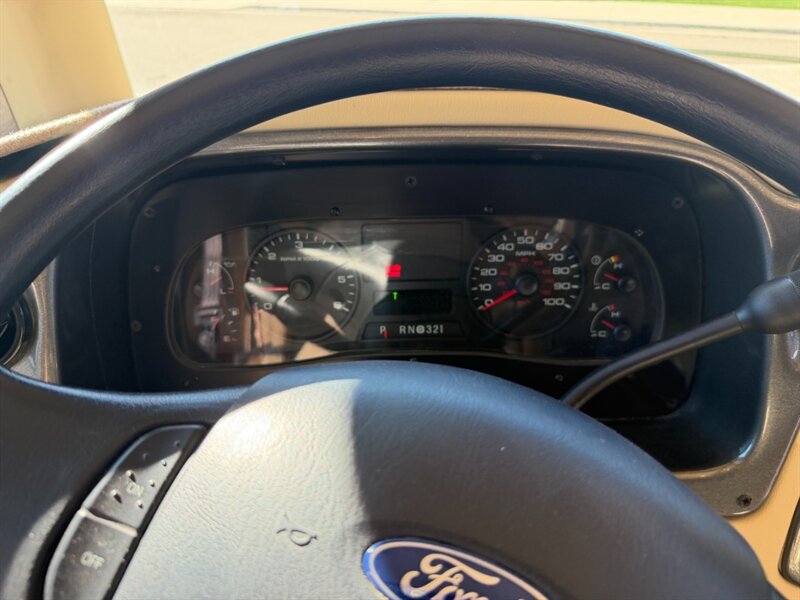2014 Tiffin Allegro 35QBA   - Photo 7 - Hemet, CA 92544