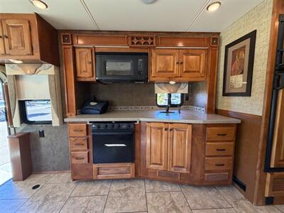 2014 Tiffin Allegro 35QBA   - Photo 11 - Hemet, CA 92544