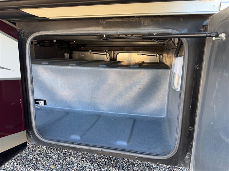 2014 Tiffin Allegro 35QBA   - Photo 32 - Hemet, CA 92544