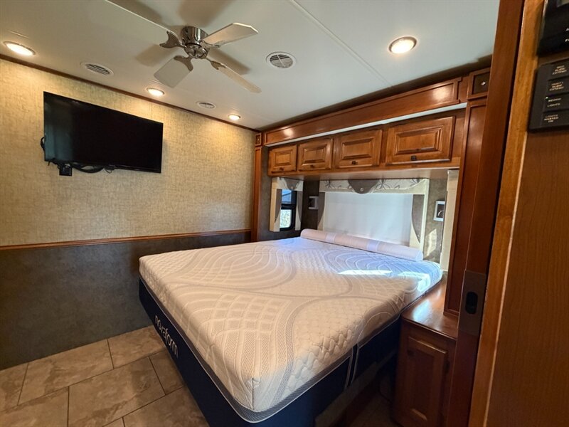 2014 Tiffin Allegro 35QBA   - Photo 23 - Hemet, CA 92544