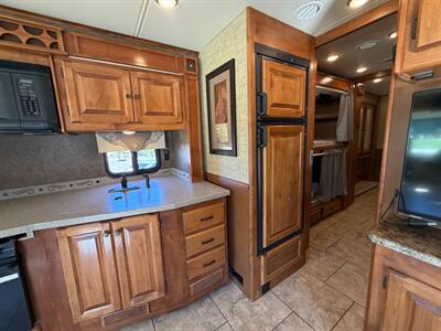 2014 Tiffin Allegro 35QBA   - Photo 12 - Hemet, CA 92544