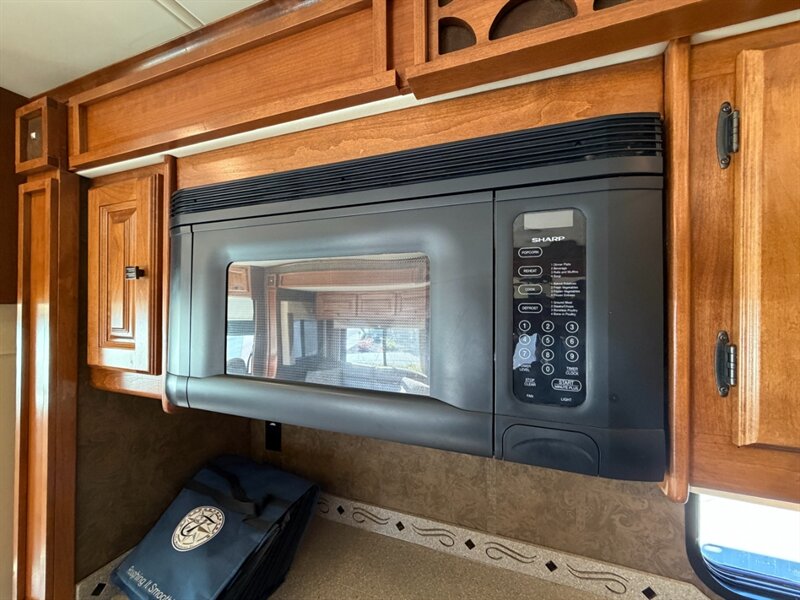 2014 Tiffin Allegro 35QBA   - Photo 16 - Hemet, CA 92544