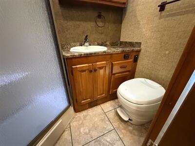 2014 Tiffin Allegro 35QBA   - Photo 27 - Hemet, CA 92544